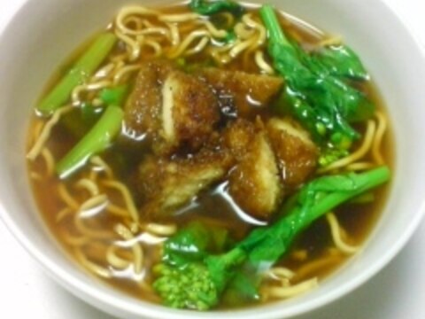 鶏カツと菜花入りの醤油ラーメン